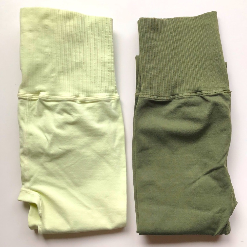 Brand New 2 pairs both XSmall Free People Good Karma Leggings💖new without tags.
